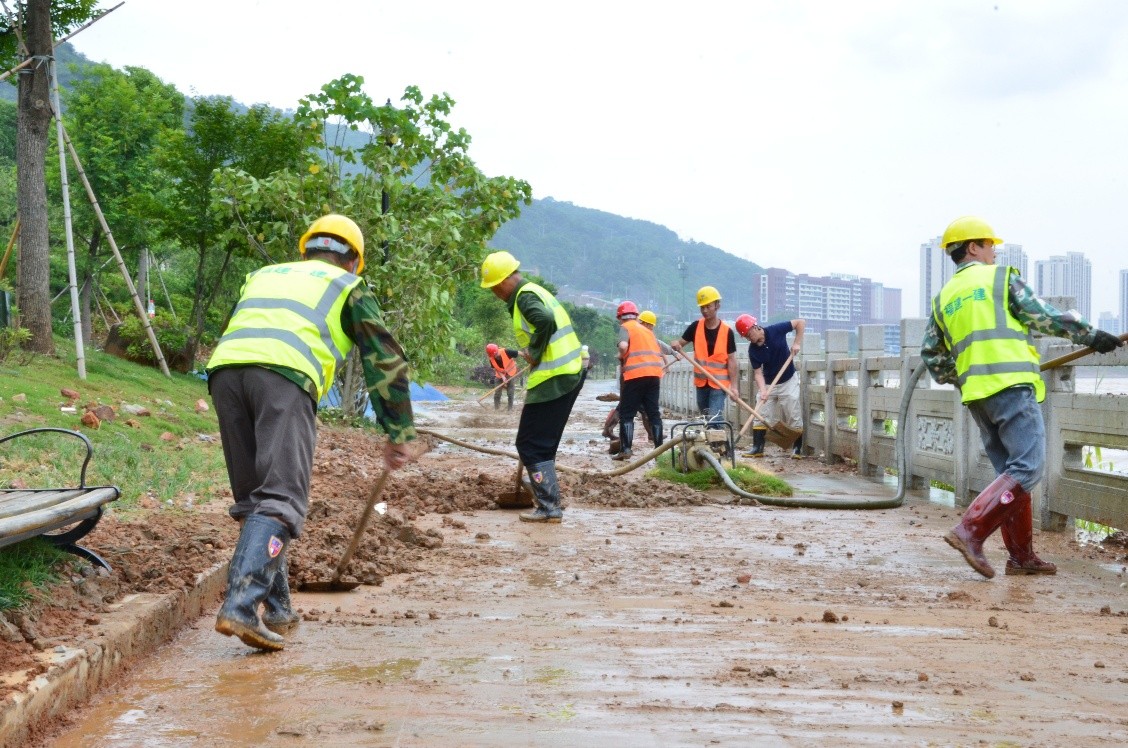 組織開展災后清理工作1.jpg 組織開展災后清理工作1.jpg