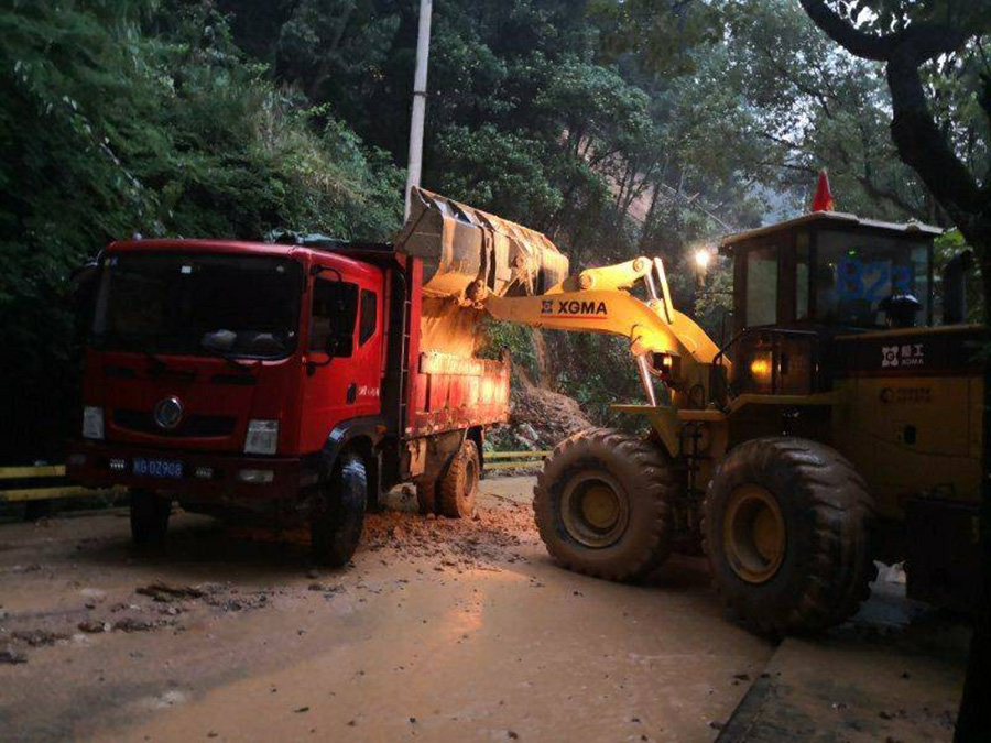 應(yīng)對(duì)三明突發(fā)暴雨災(zāi)情2.jpg 應(yīng)對(duì)三明突發(fā)暴雨災(zāi)情2.jpg