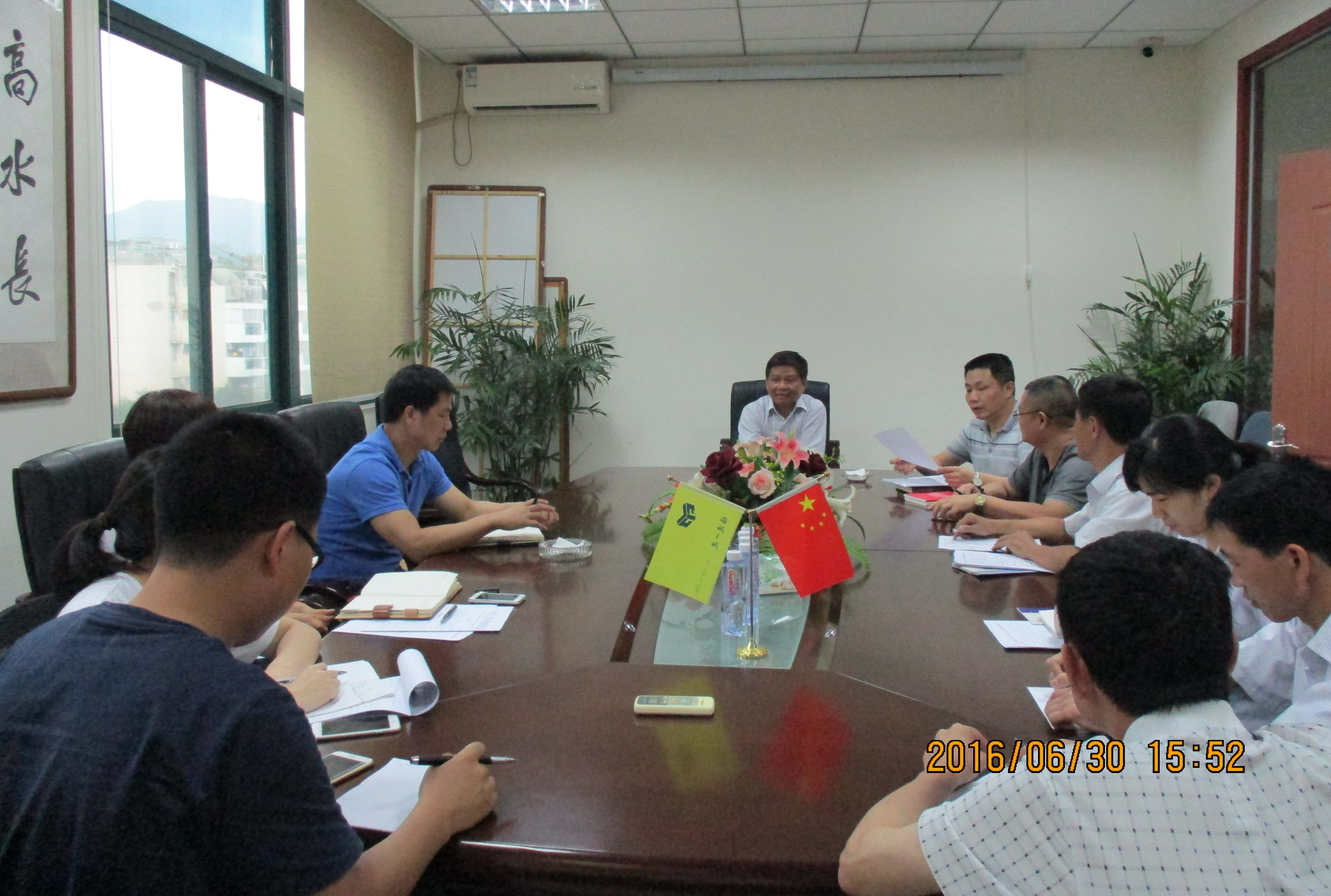 黨委書(shū)記在福州分公司黨支部講授.jpg 黨委書(shū)記在福州分公司黨支部講授.jpg