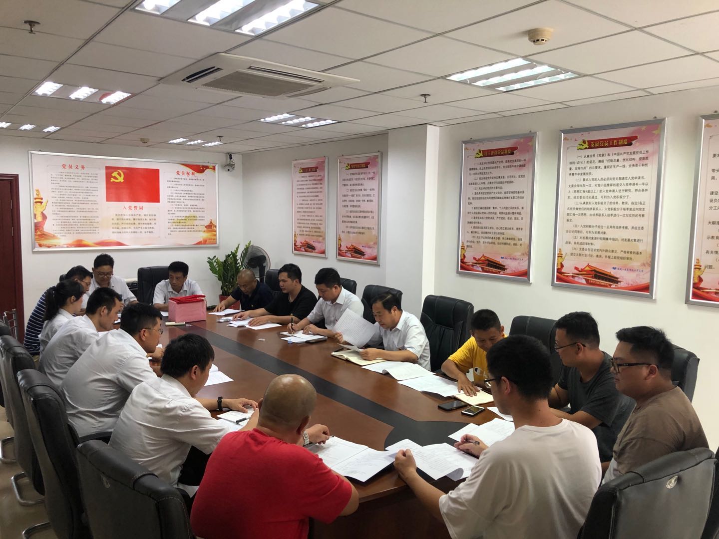 黨委委員巫燕鑾到直屬部黨支部上專題黨課 (2).jpg 黨委委員巫燕鑾到直屬部黨支部上專題黨課 (2).jpg