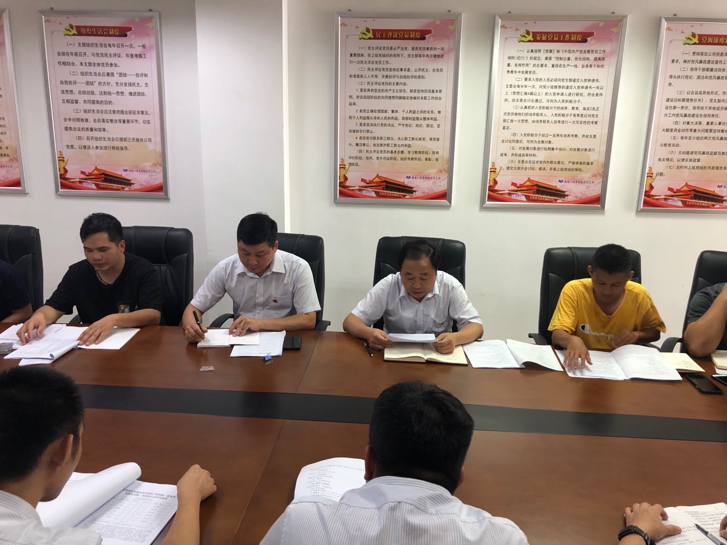 黨委委員巫燕鑾到直屬部黨支部上專題黨課 (1).jpg 黨委委員巫燕鑾到直屬部黨支部上專題黨課 (1).jpg